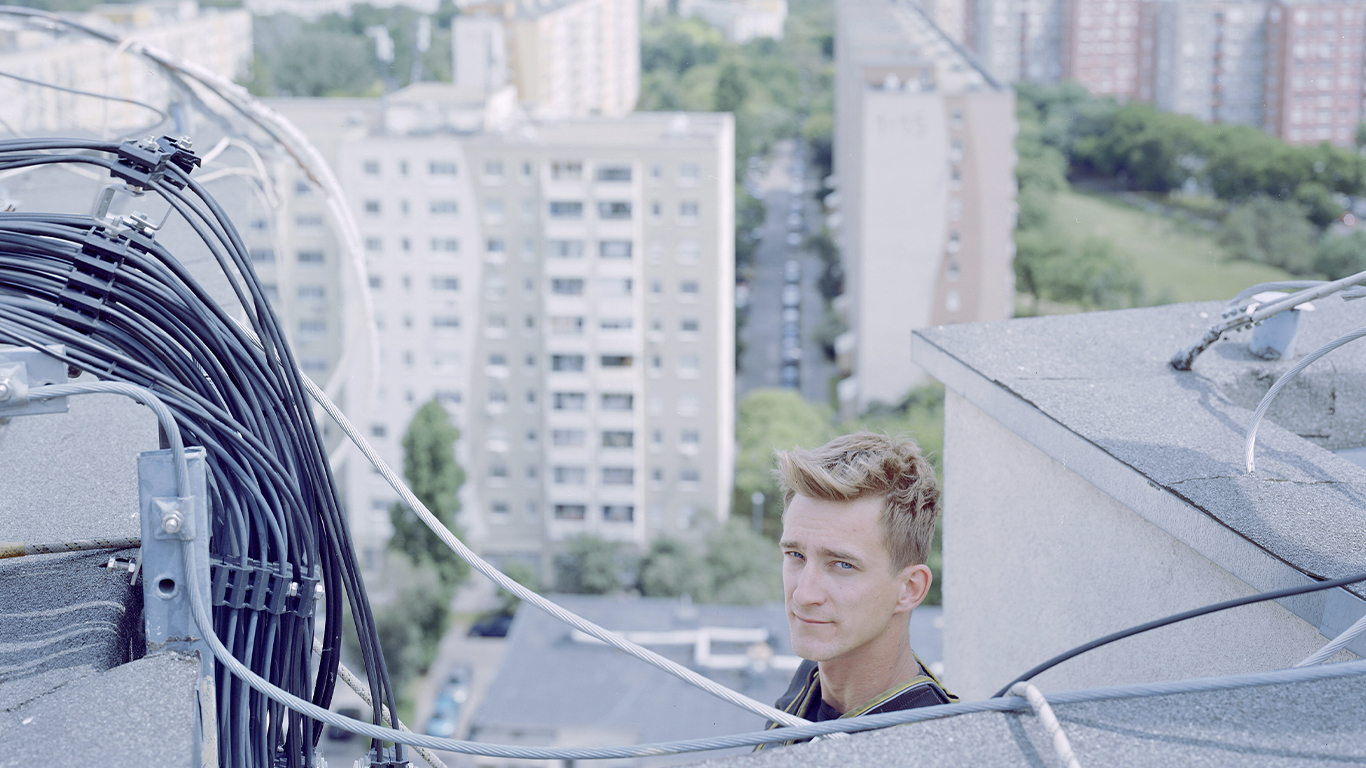 Itt van a város, vagyunk lakói